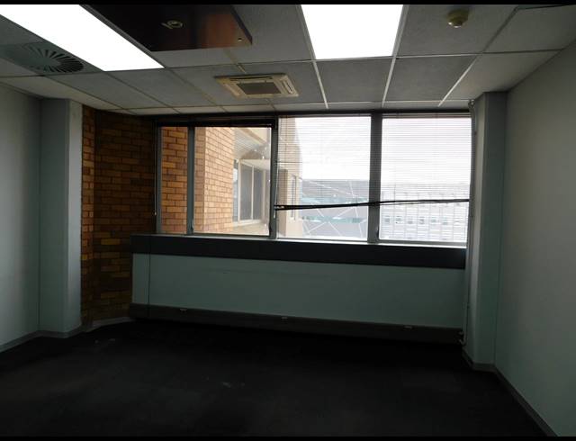 4,664M² OFFICE TO LET IN FERNDALE